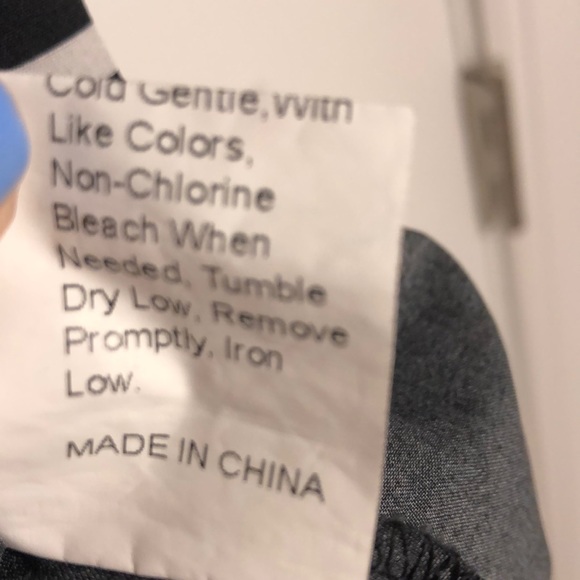 Geometric- Patterned Blouse (Size Medium) - Picture 5 of 5